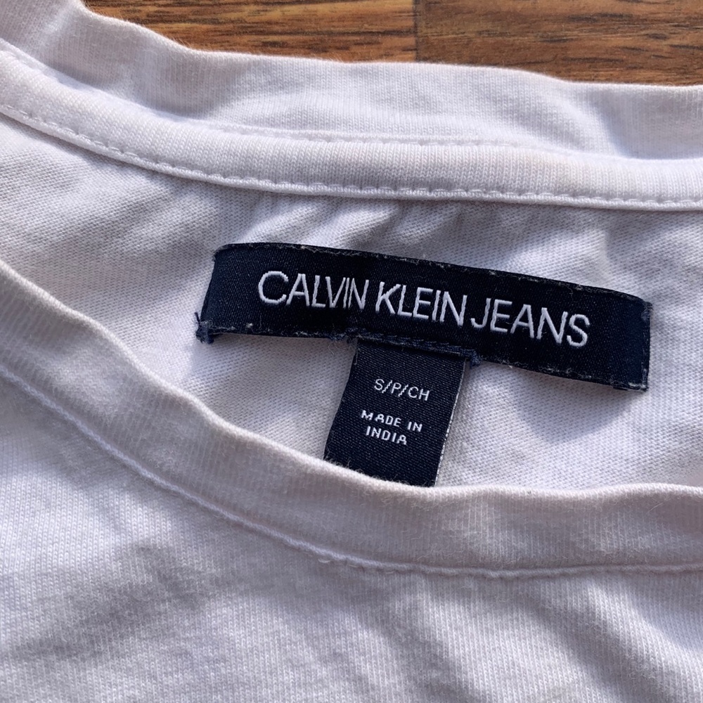Calvin Klein crop top - Picture 3 of 4